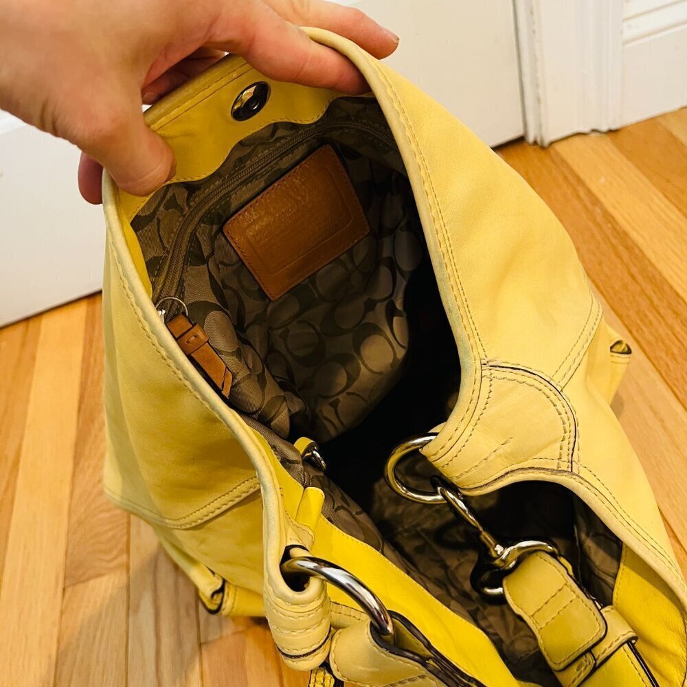 Authentic Vintage Y2K 2000 Hobo Coach Yellow Leather Shoulder Bag M0893-F13356 - Picture 5 of 16